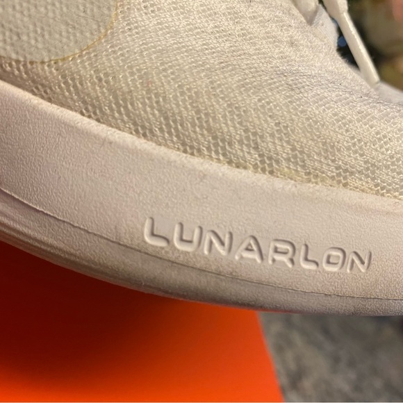 Nike - Picture 4 of 12